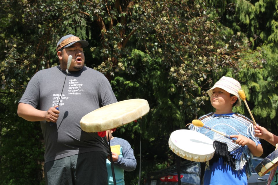 Alfonso Salinas, also known as kwamanchi, and Solomon Malloway (right) opened the event with several songs. 