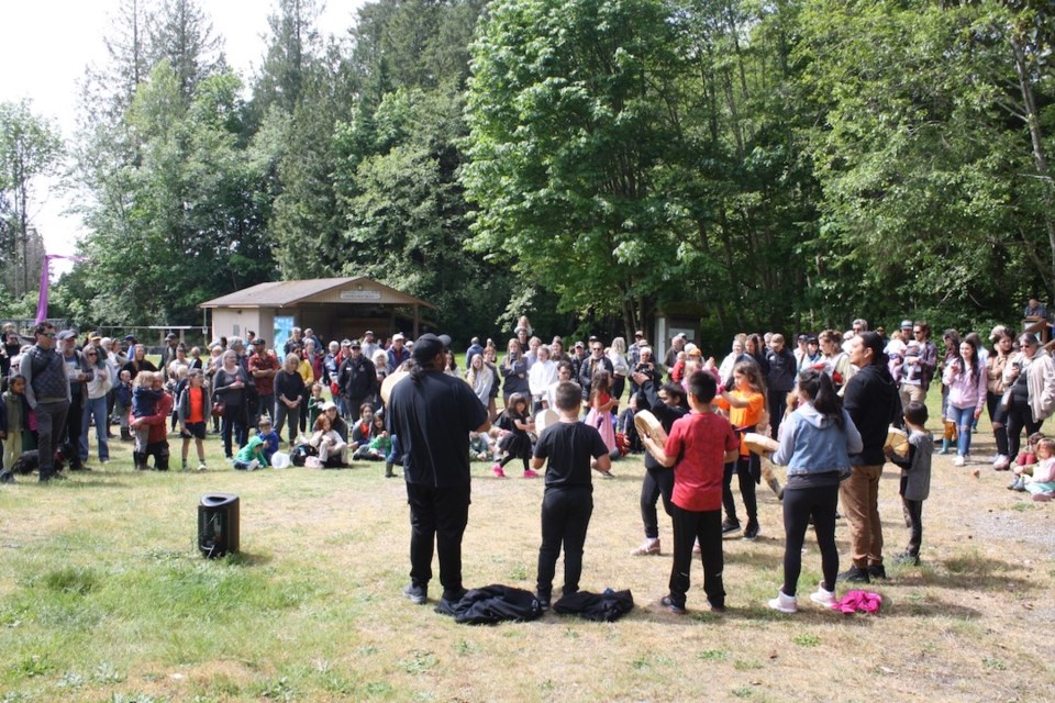 Chapman Creek Hatchery held its Salmon Release Festival on May 18, where visitors and volunteers released several thousand 18-month-old Coho salmon smelts into Chapman Creek on their way to the ocean. The well-attended event began with traditional songs from members of the shíshálh Nation and included information booths, kids’ activities, and a barbecue lunch.
