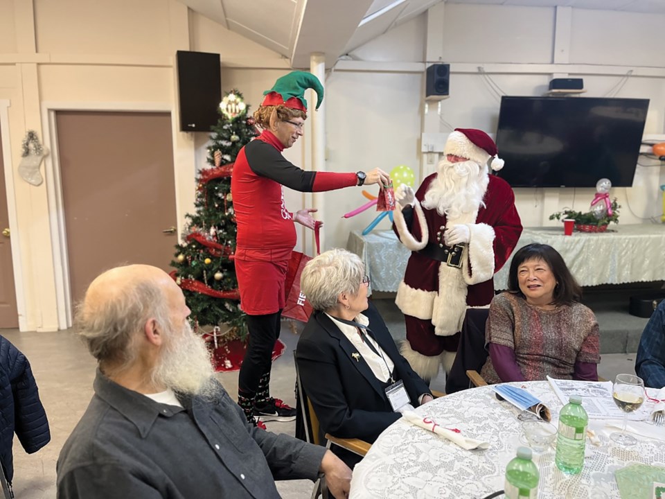 c-gibsons-seniors-society-christmas-a
