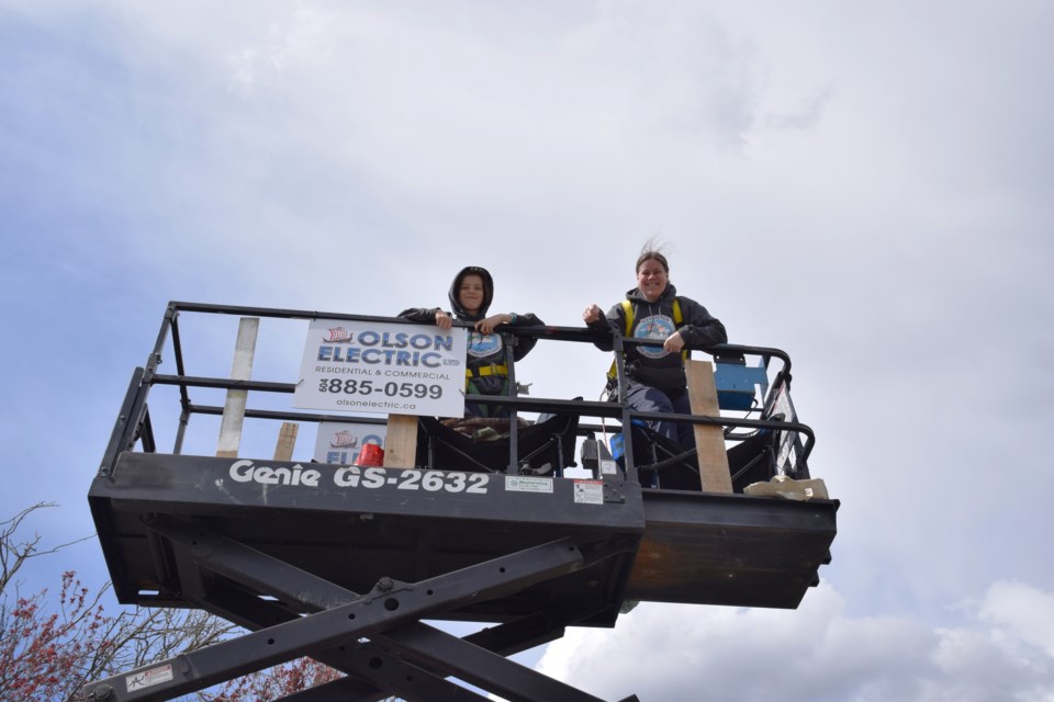 Cody Kelso scissor lift