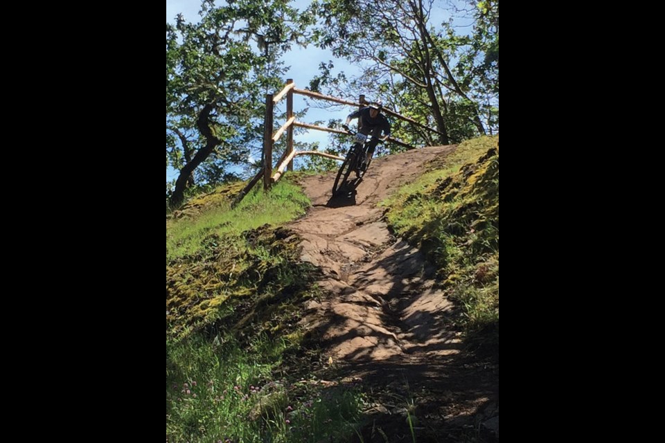 August Denham picking the fasted line down the rocks.