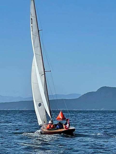 Lady Jayne heading to the mark.