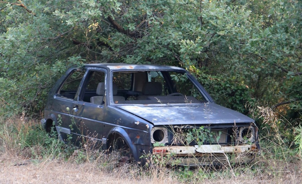 derelict-car-abandoned-vehicle