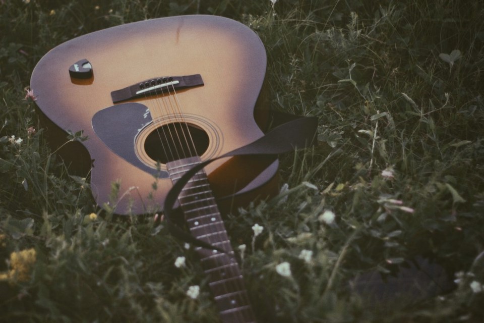 guitar-on-grass-stock