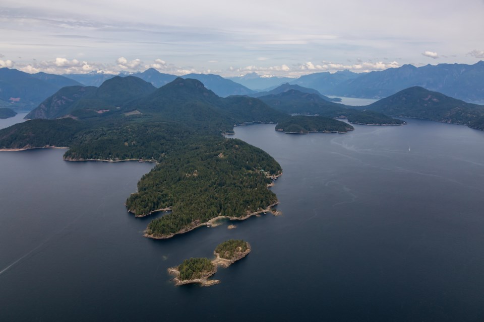 keats-island-sunshine-coast-british-columbia-canada-aerial-view-of-a-islands-in-howe-sound-during-a-cloudy-summer-evening