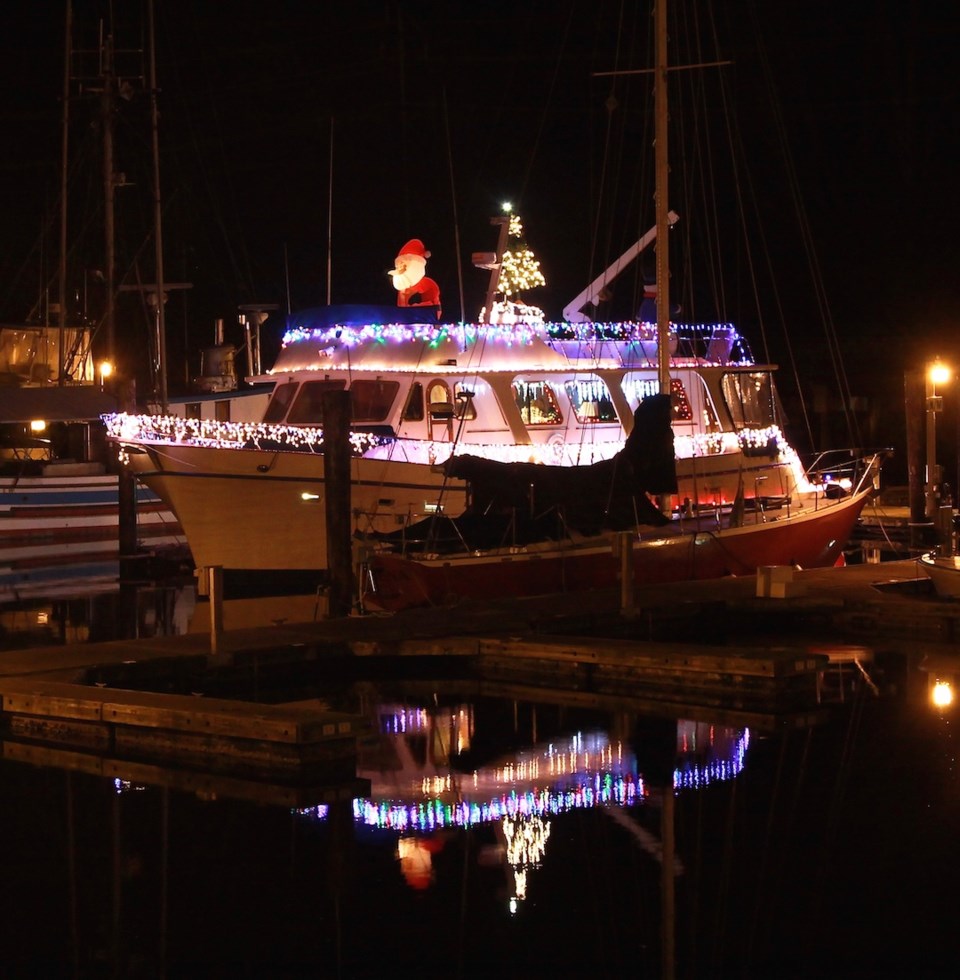 Night shot of a boat decorated with Christmas lights