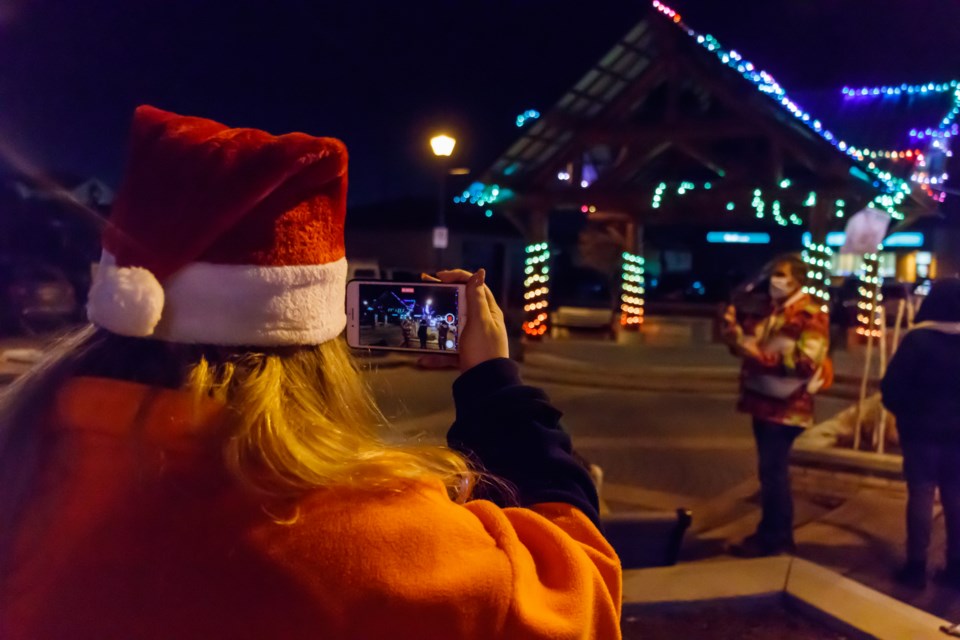 20201205 LIGHT UP 0003