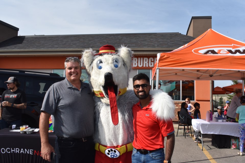 Harvey the Hound poses with A&W management staff outside of their location on Westside Drive.