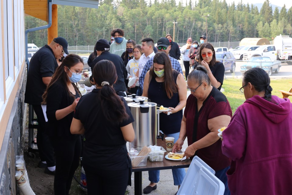 A line of visitors stretches towards the parking lot of Smitty’s on the Chiniki First Nation on the morning on Wednesday (July 14). Hundreds of residents came out for the complimentary breakfast and the lineup remained long for several hours. (Tyler Klinkhammer/The Cochrane Eagle)