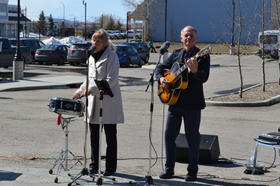The Waltzing Matildas perform the the citizens at Grand Avenue Village on Thursday (April 9).  (Troy Durrell/Cochrane Eagle)