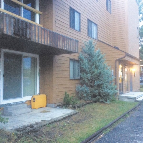An example of a ground-floor unit with no railing surrounding its patio area.