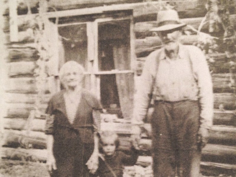 Elizabeth and Frank Winchell with great-granddaughter Susan Olson.