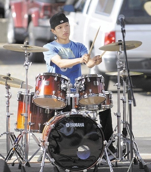Harland Smalleyes of the Stoney River Band plays at the Nakoda-Cochrane Pickin&#8217; Party.