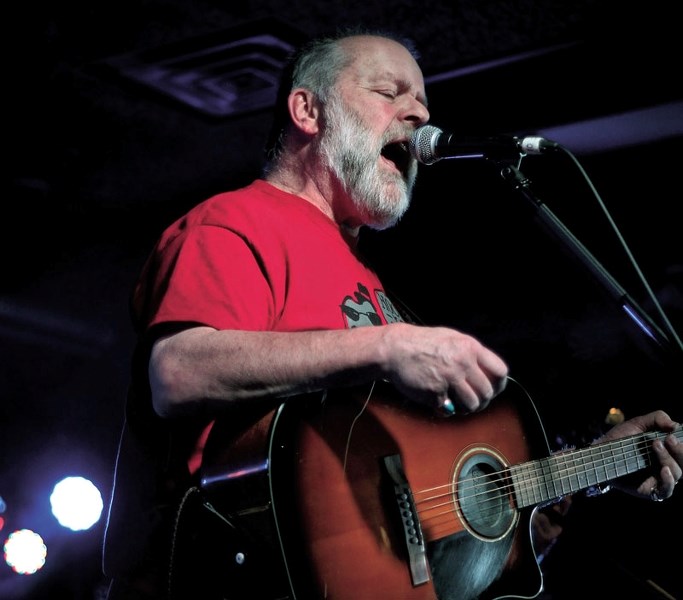 Marty Cochrane, with Why Martin?, belts a tune at the Texas Gate Bar &#038; Grill.