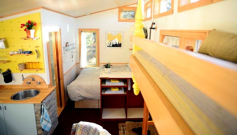 This tiny house B&#038;B in Cochrane&#8217;s East End features a cosy dwelling and the chance to taste some sustainable cuisine on November 29.