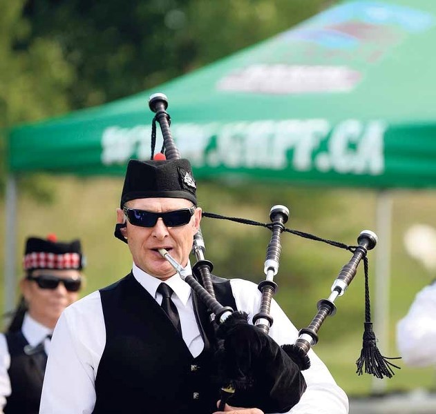 The Cochrane Pipe Band will hold a fundraising dinner and dance at Killarney&#8217;s Family Pub this weekend.