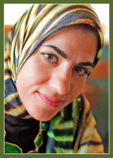 Dijla Al-Rekabi, forced from her home in Iraq by the Gulf War, found hope in kiss from full moon during Ramadan.