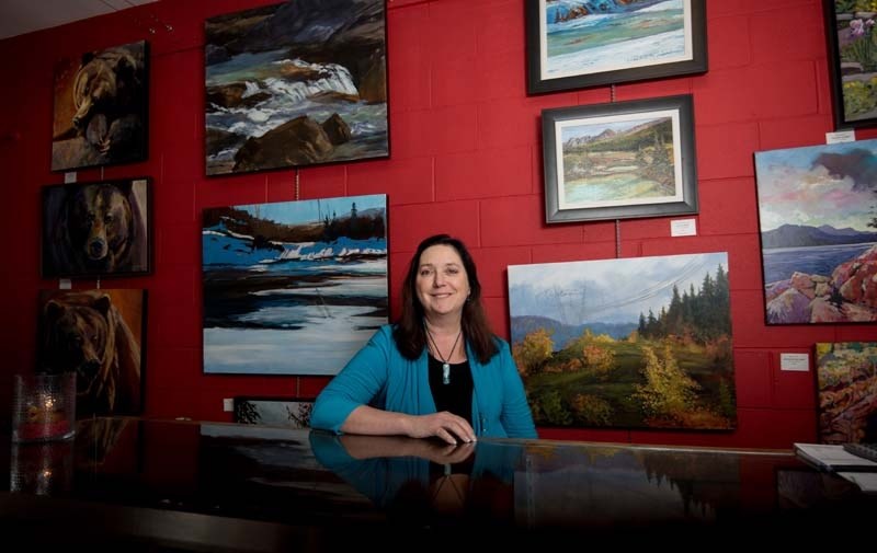 Janet Armstrong of Just Imajan Art Gallery &#038; Studio said she has spent a decade appealing to the town to get a light standard or business signage on Third Avenue West,