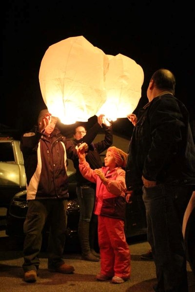 Tony Aguilar and his daughter, Aurora, 6, launch a lantern in Brandon Thomas&#8217; memory.