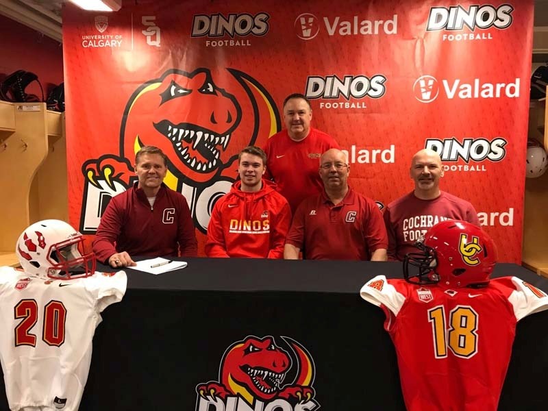 Soon to be former Cochrane Cobra Jackson McLean has signed with the University of Calgary Dinos football program.