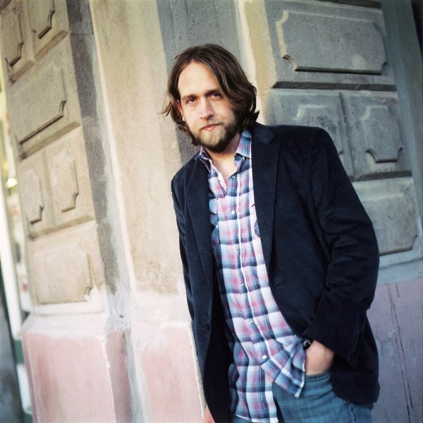 Hayes Carll will play a Cochrane Valley Folk Club show March 2at the Cochrane Alliance Church.