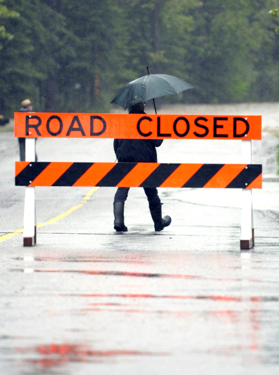 Bragg Creek flooding causes evacuation.