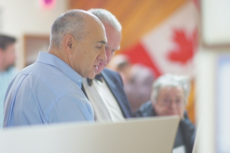 Planner Frank Liszczak with Matrix Planning went over the details of the Glendale Ranch concept plan with area councillor Bruce Kendall at an open house Nov. 20 at Bearspaw