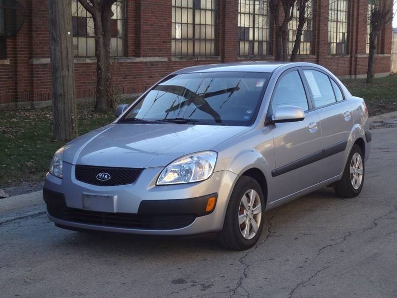 Owner warms up 2008 Kia Rio, comes back and it's gone