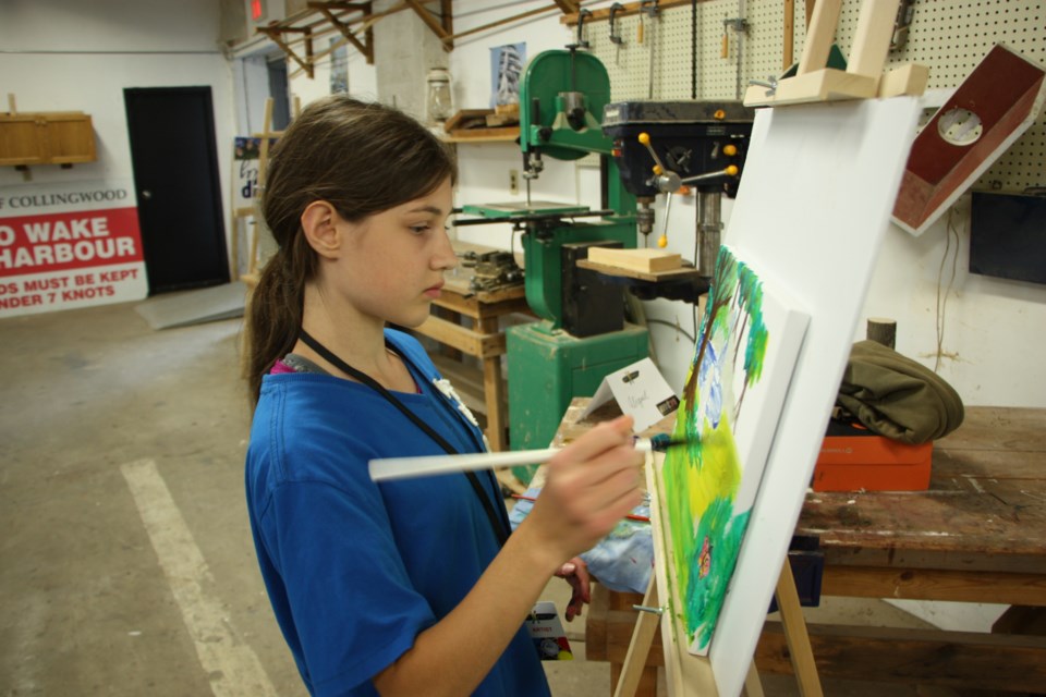 A painter makes final touches in the last five minutes of competition. Erika Engel/CollingwoodToday