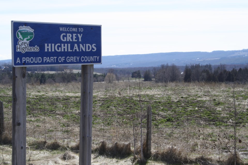 2020_08_19 Grey Highlands highway sign_JG