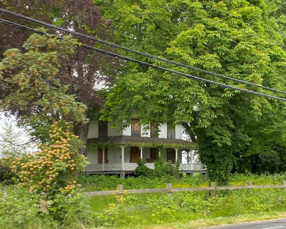 burns-ranch-heritage-house-ladner-trunk