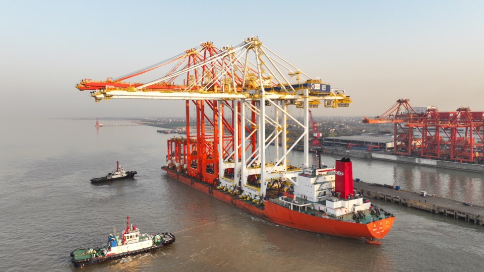 cranes-on-vessel-1
