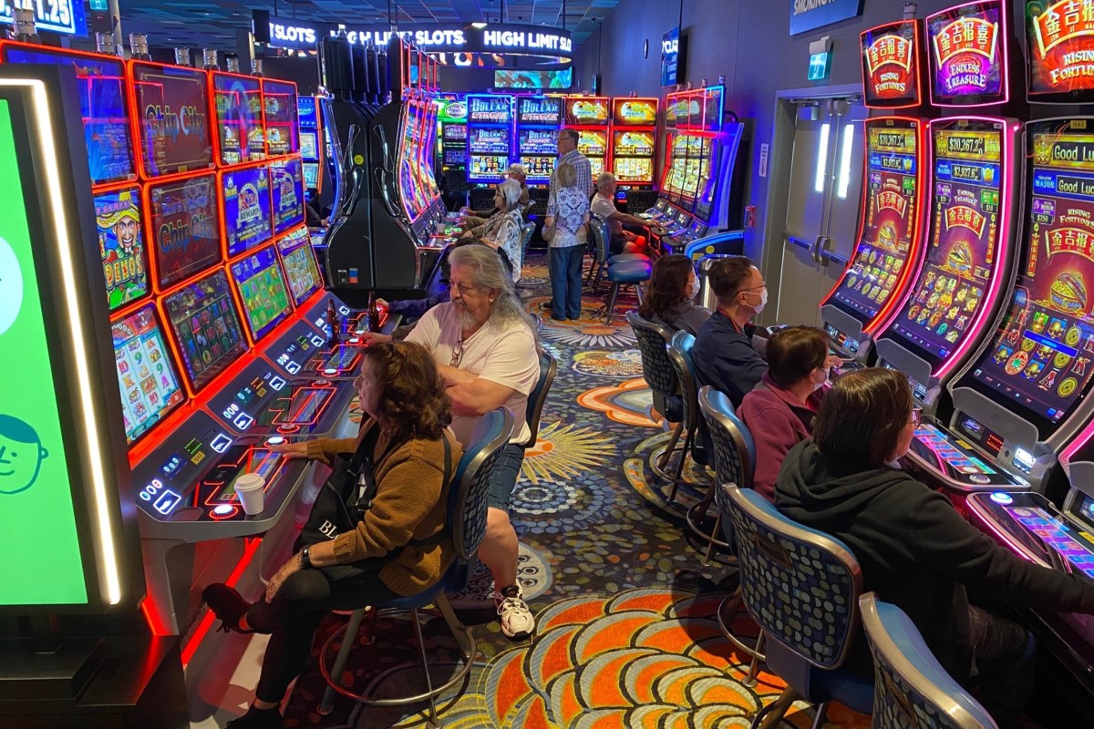 Big crowd checks out new Delta, BC casino - Delta Optimist