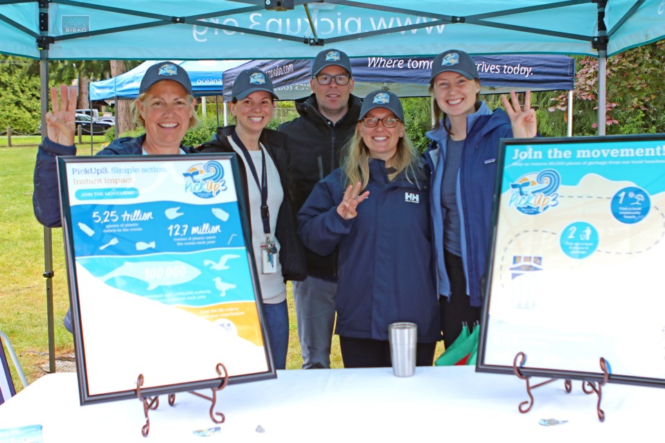 Pictured left to right; Alison Wood, (Ocean Ambassadors) Jennifer Perih (GCT), Daniel Howel (GCT), Florence Norton and Alicia Gowan from Ocean Ambassadors at the PickUp3 launch event Saturday.