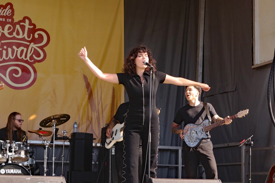 Kate Yahn was featured on the Market Stage on Saturday at the Barnside Harvest Festival. Click on down through the gallery for more photos from some of Saturday's performers and the wonderful crowds.