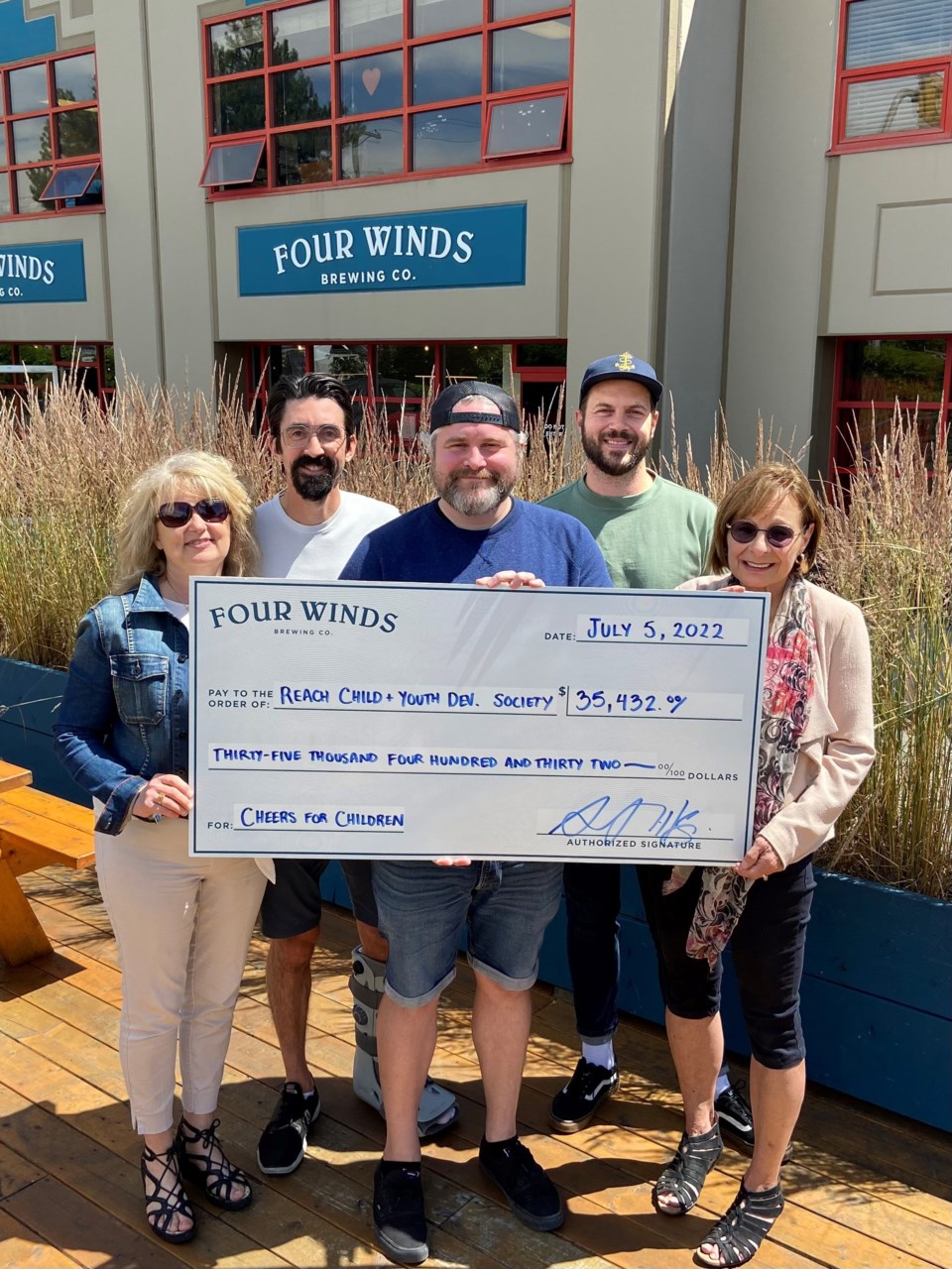 Four winds cheque photo