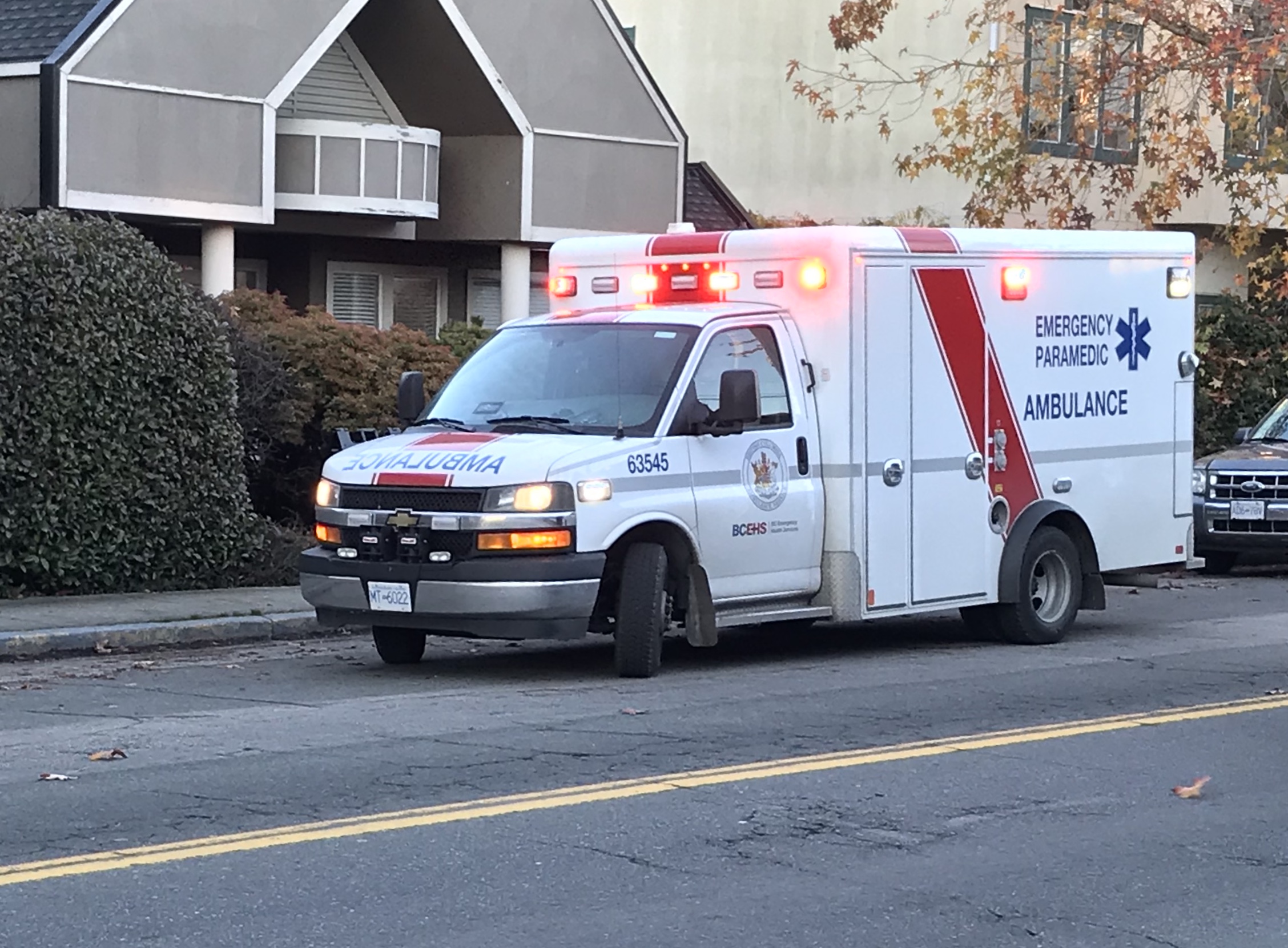 Onveilig Herdenkings middernacht West Vancouver woman forced to wait five hours for ambulance - Tri-City News