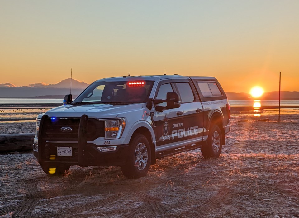 delta-police-truck-on-beach