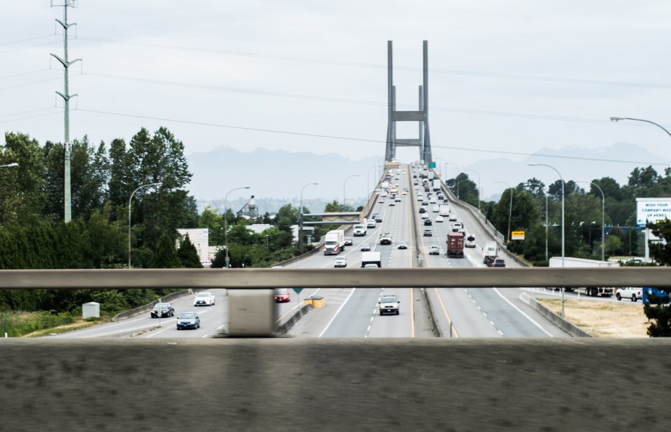 alex-fraser-bridge-road-work