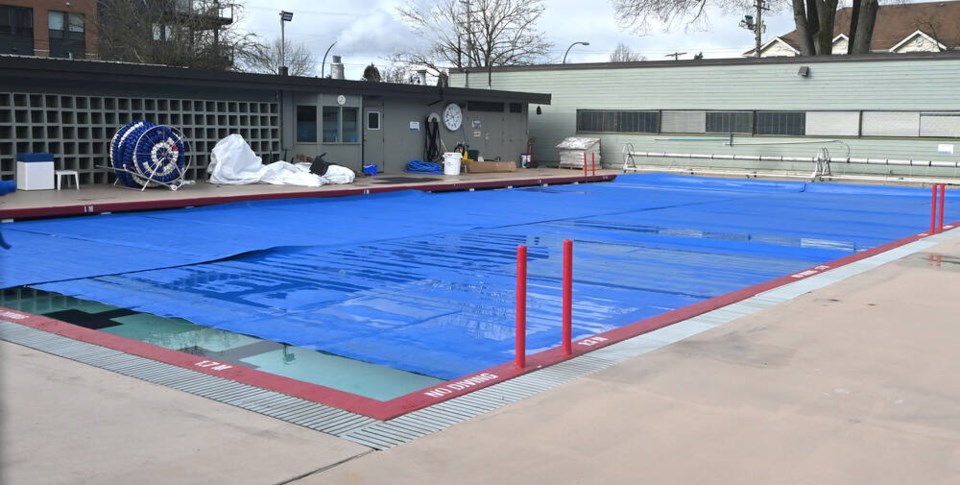 web1_ladner-outdoor-pool