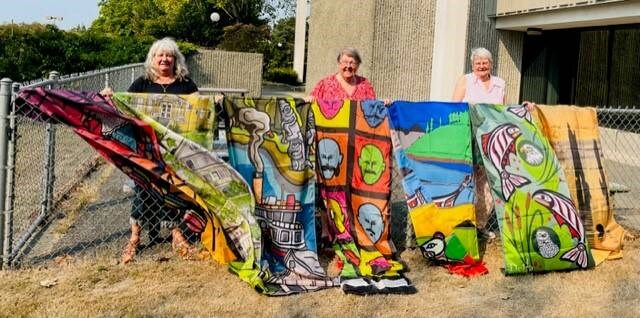 web1_bb-quilters-with-street-banners