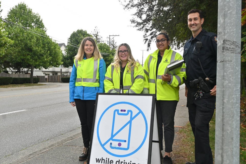 web1_distracted-driving-volunteers-with-police
