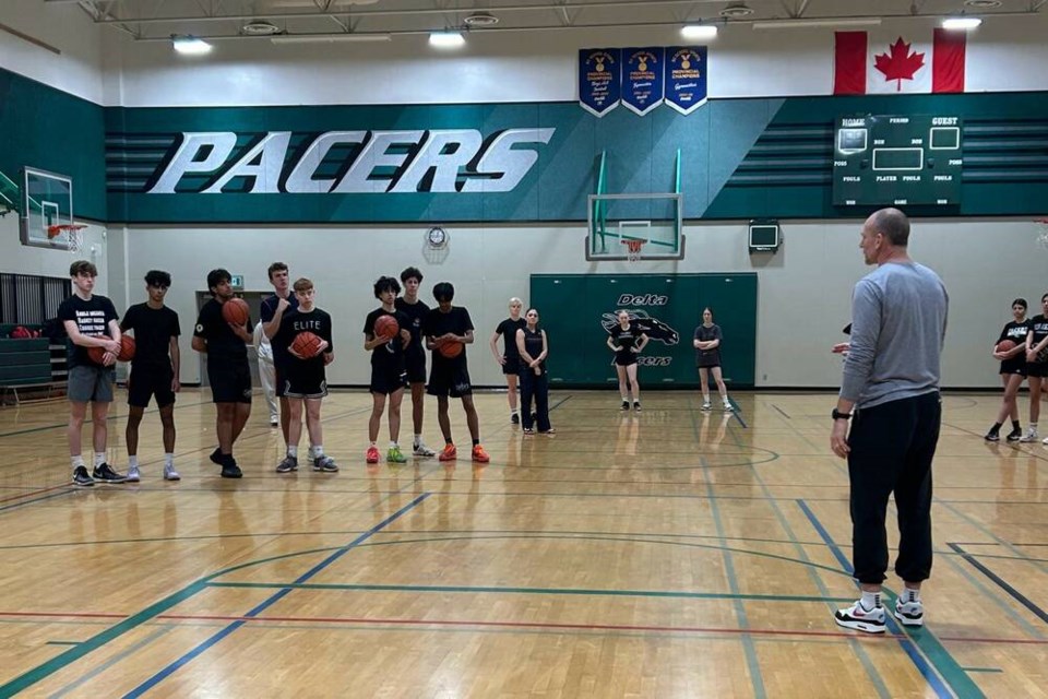 Kyle Julius of the Vancouver Bandits working with athletes and coaches in a training session to support the basketball program at Delta Secondary School.
Katie Kynaston Photos