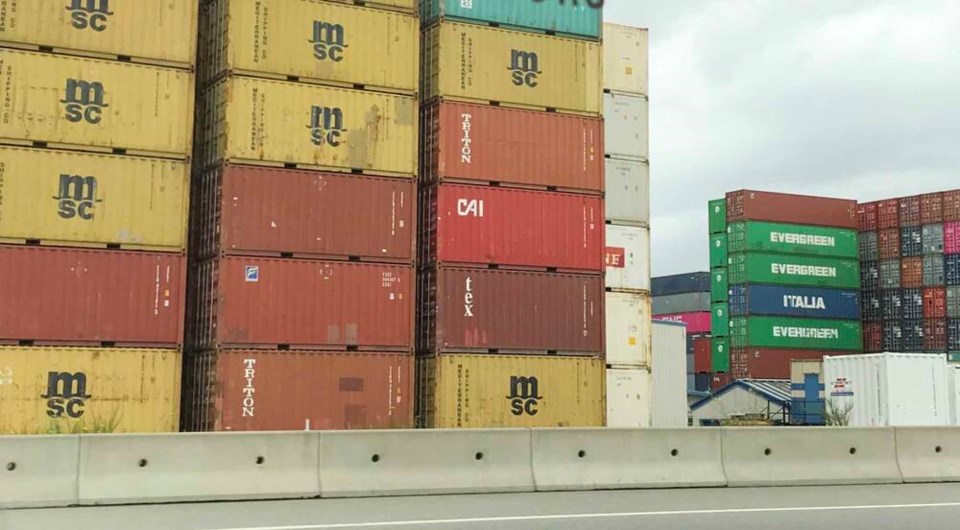 web1_containers-at-tilbury