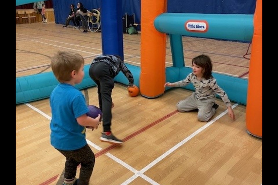 On March 20 and April 3, École catholique Georges Vanier (Elliot Lake) opened its doors for an evening of free play in the gymnasium