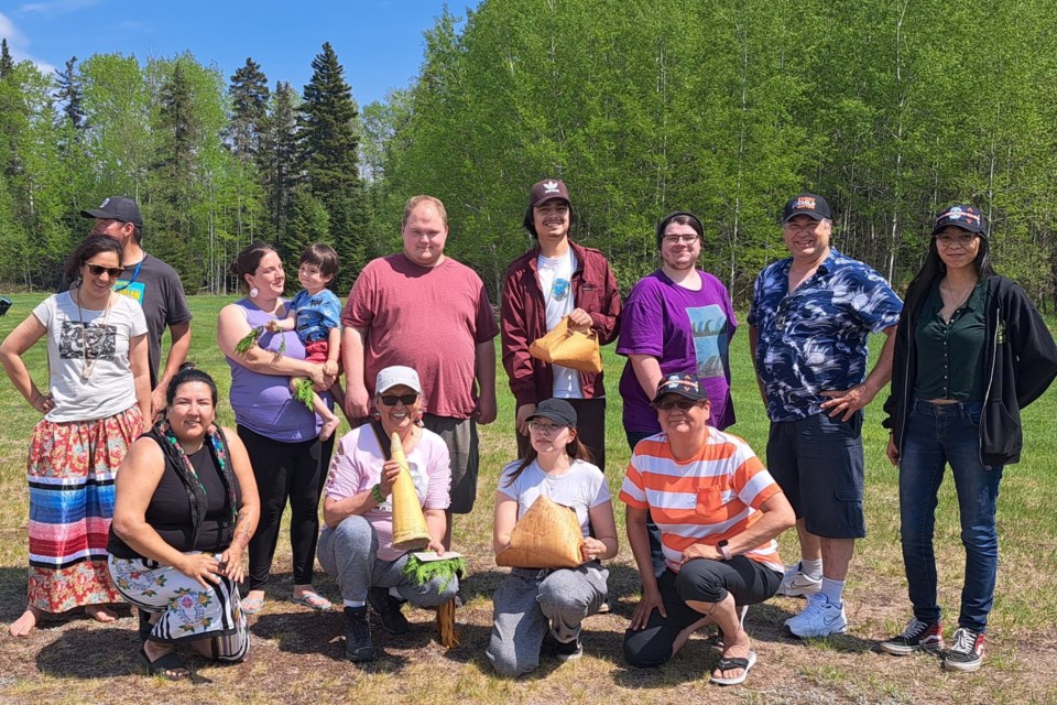 Day 2- Despite the heat, participants of the Journey for Knowledge program had a wonderful day at Pays Plat First Nation, learning how to make birch bark feast baskets.