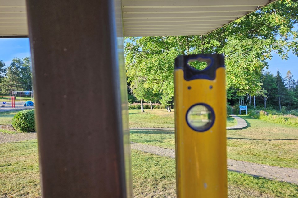 Vertical level beside Westview Park Pavilion post, August 5, 2023.