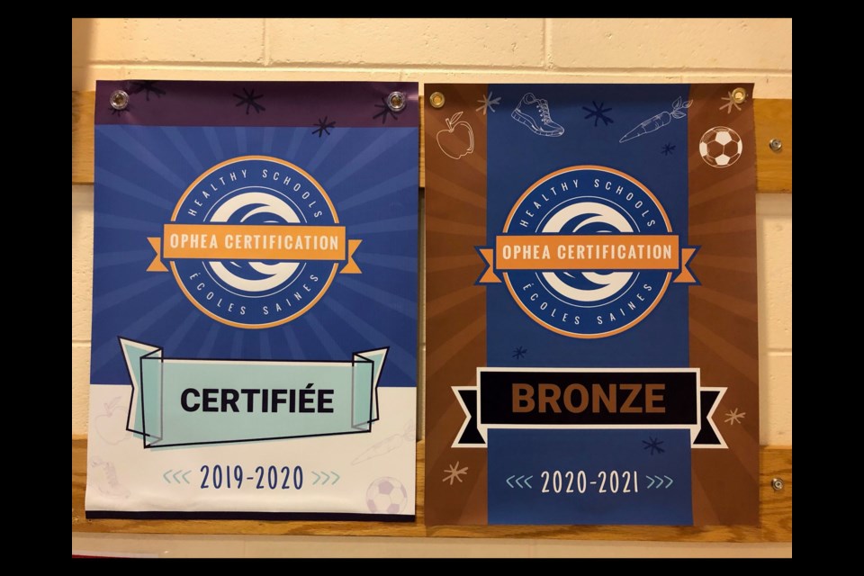 The bronze certification earned by École Saint Nom de Jésus.