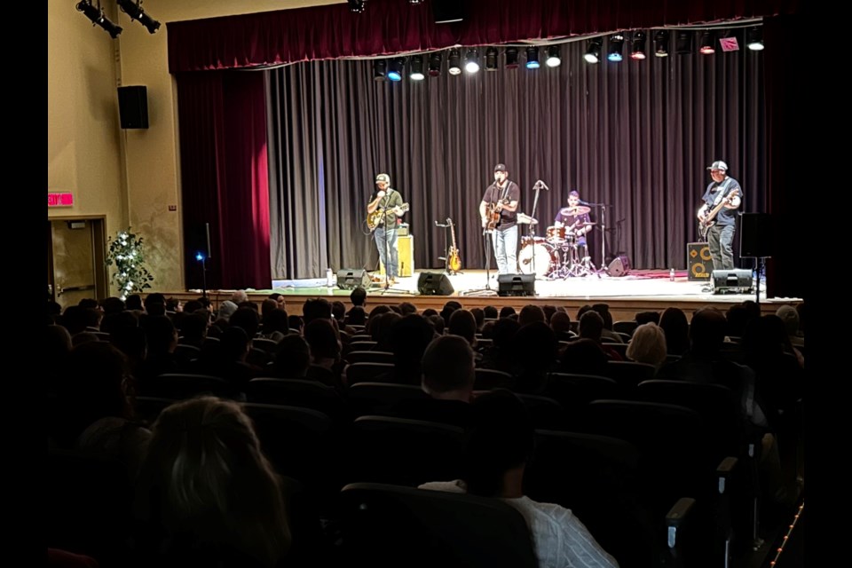 On April 17, some 200 students gathered at École secondaire catholique Jeunesse-Nord to attend a performance by Innu artist Scott-Pien Picard.