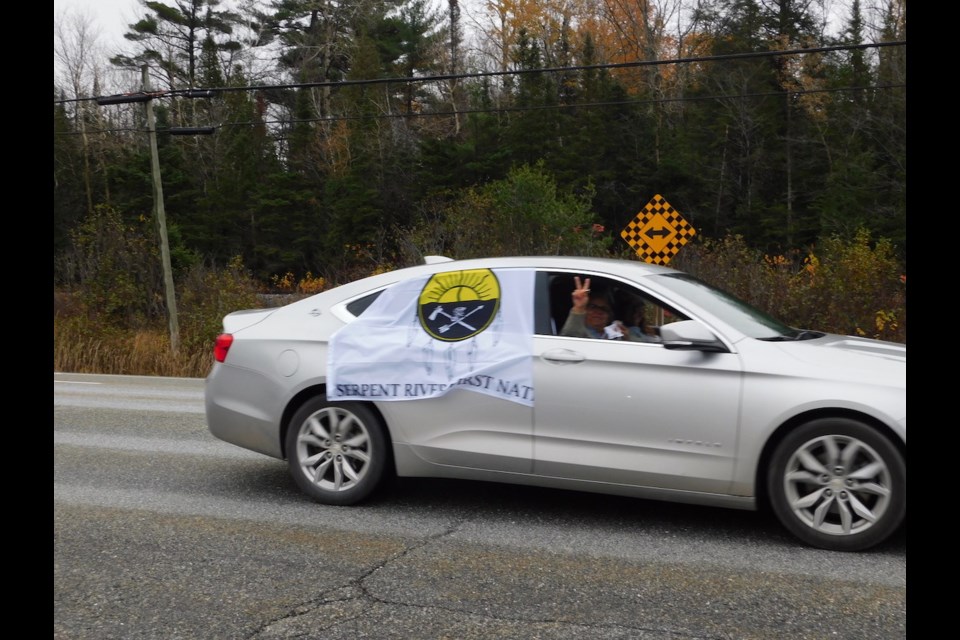 Highway 17 demonstration by Serpent River First Nation and Mississauga First Nation to support Mi'Kmaq people of Nova Scotia. Kris Svela for ElliotLakeToday